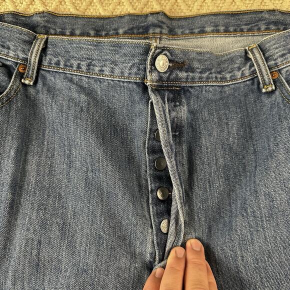 Men's Levi's 501 Light Wash Button Fly Straight Fit Jeans •W46 L30" *EUC - Picture 4 of 4